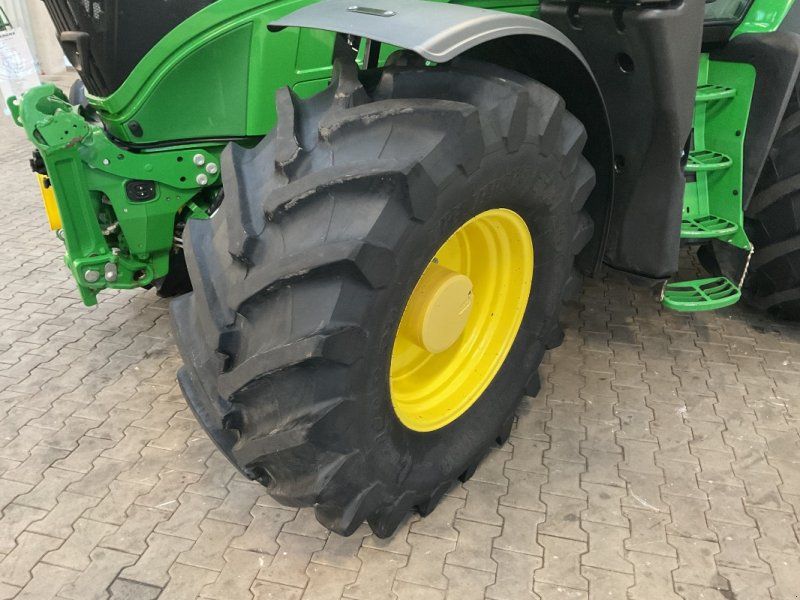 John Deere 6R 215