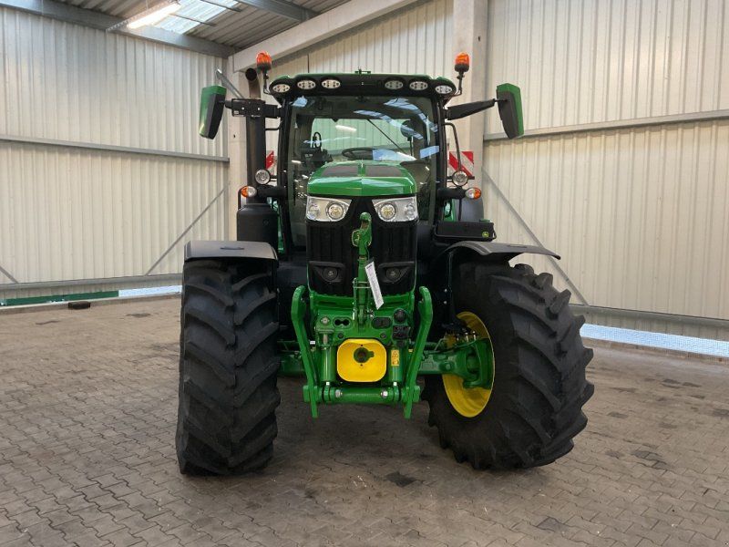 John Deere 6R 215