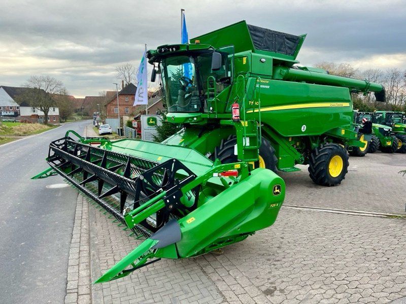 John Deere T560HM