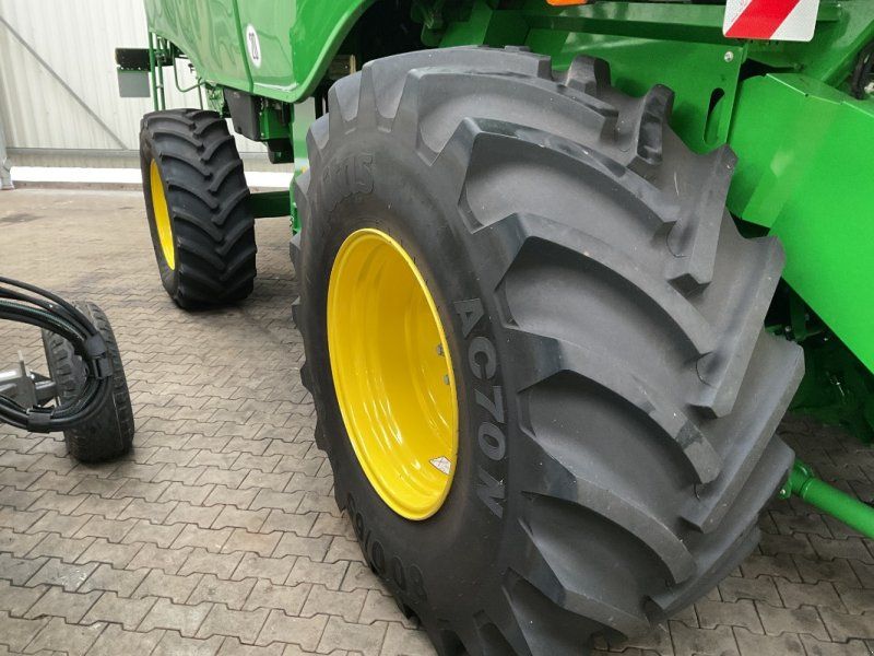 John Deere T550