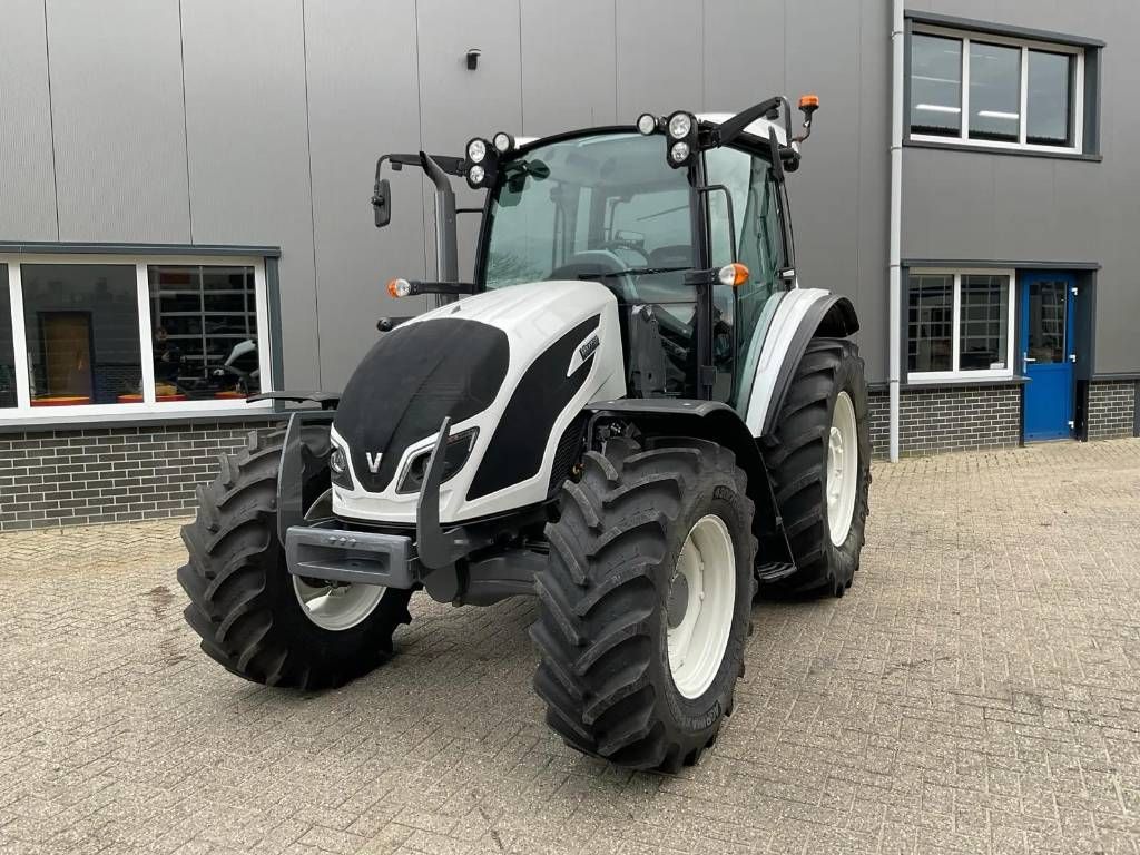 Valtra A104 Hitech 4, Luchtremmen, voorladeraanbouwdelen