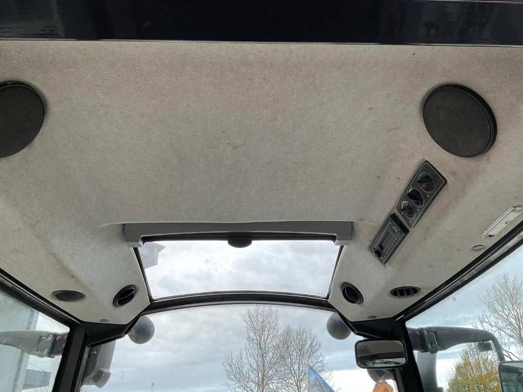 Valtra A104 Hitech 4, Luchtremmen, voorladeraanbouwdelen