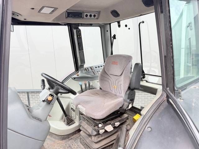 Valtra N121 Hitech 50km, geveerd, Fronthef