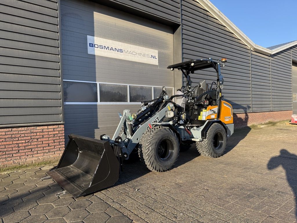 Giant G2700 X-TRA HD+ minishovel (veel opties: pro inching, LED, kogeltrekhaak enz)