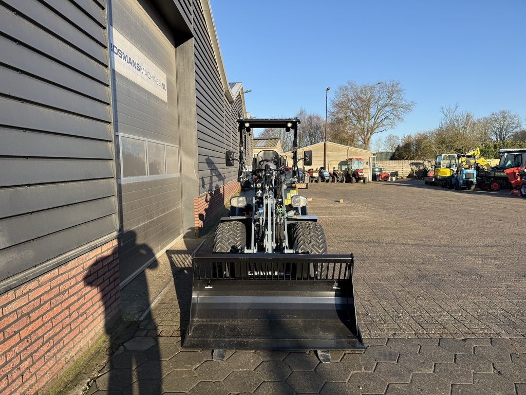 Giant G2700 X-TRA HD+ minishovel (veel opties: pro inching, LED, kogeltrekhaak enz)