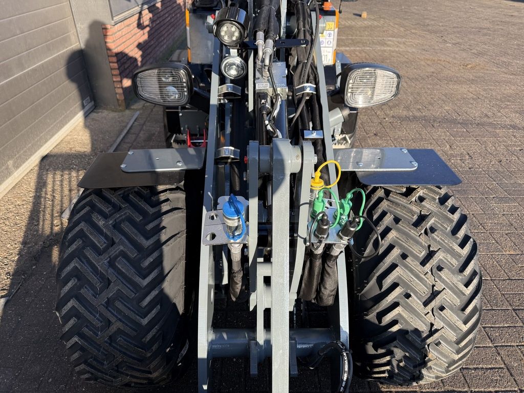 Giant G2700 X-TRA HD+ minishovel (veel opties: pro inching, LED, kogeltrekhaak enz)