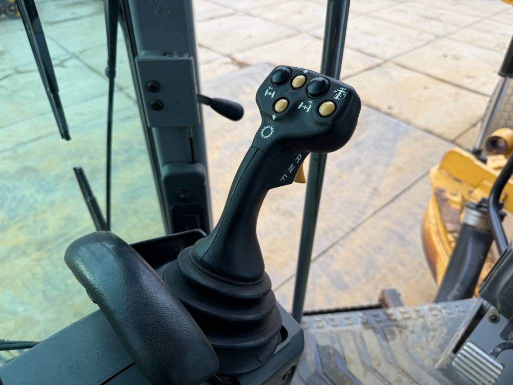 CAT 160M Series II VHP - Joystick Controls