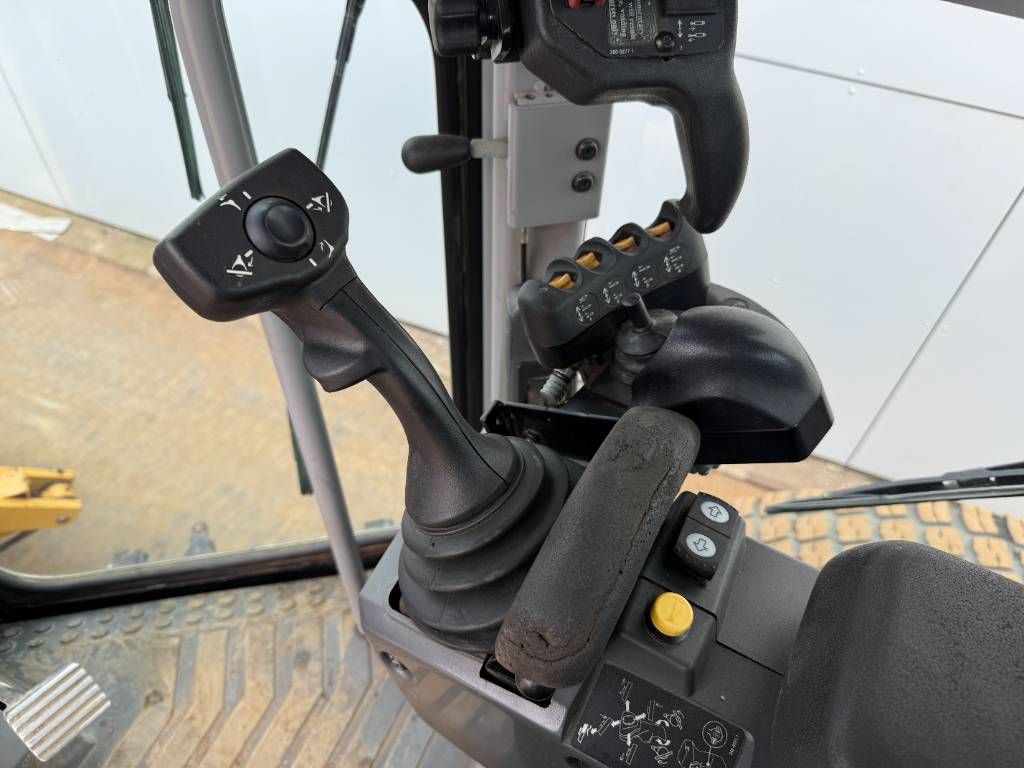 CAT 160M Series II VHP - Joystick Controls