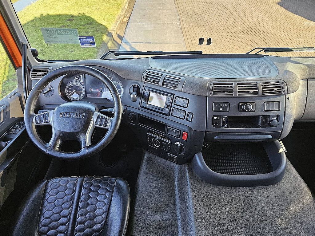 DAF CF 450 6x2 fan spacecab