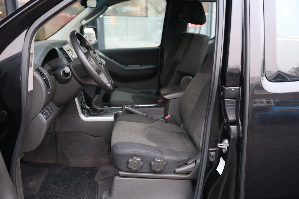 Nissan Navara 2.5 DCI SE 4WD VAN