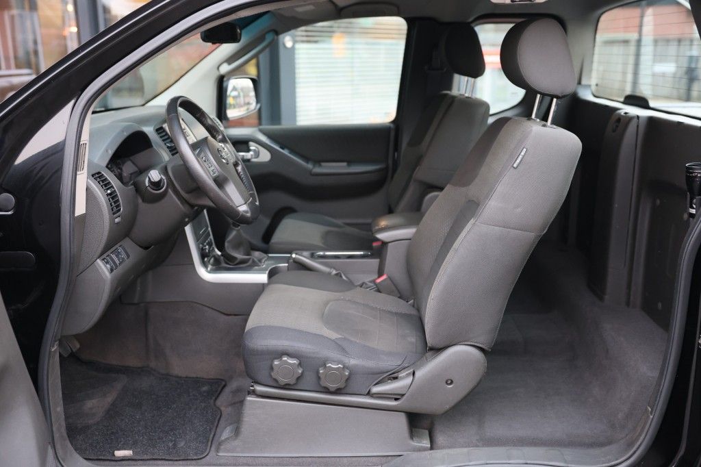 Nissan Navara 2.5 DCI SE 4WD VAN