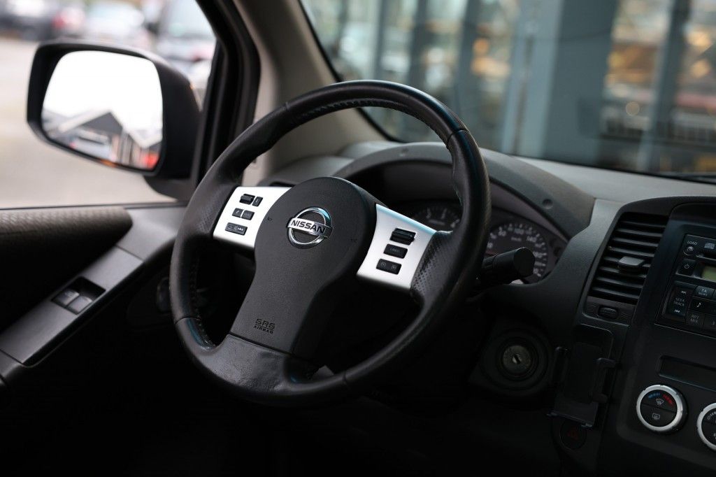 Nissan Navara 2.5 DCI SE 4WD VAN