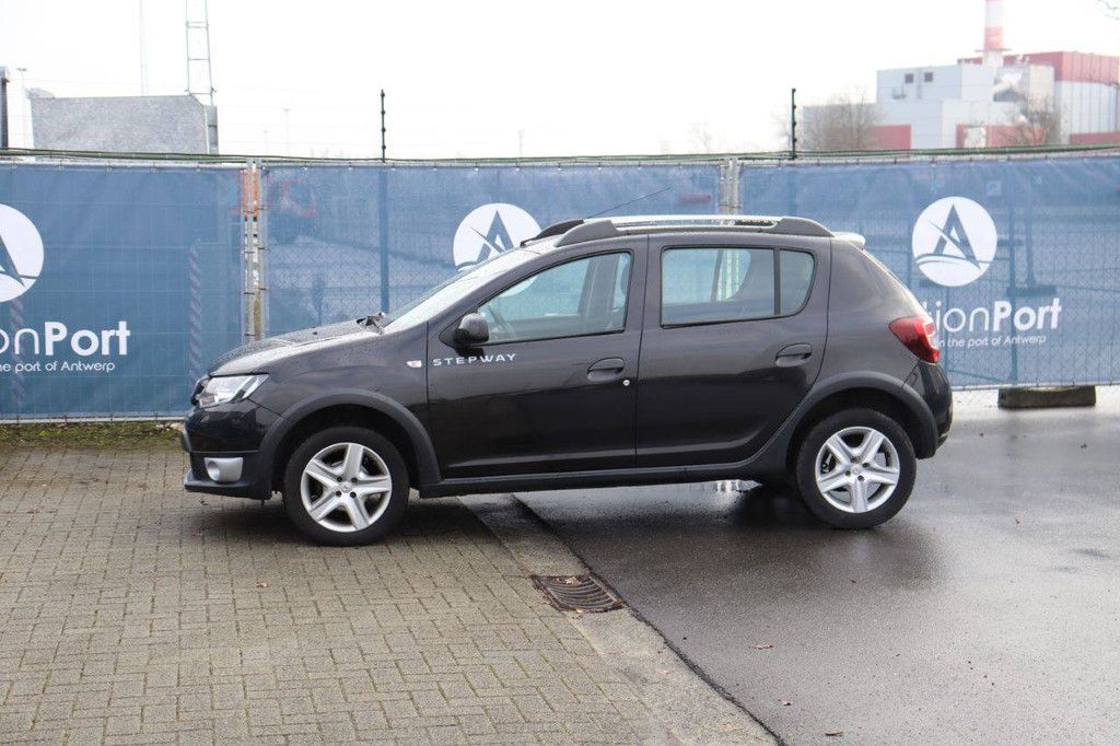 Pkw Dacia Sandero Benzin 90 PS 2015 (Marge)