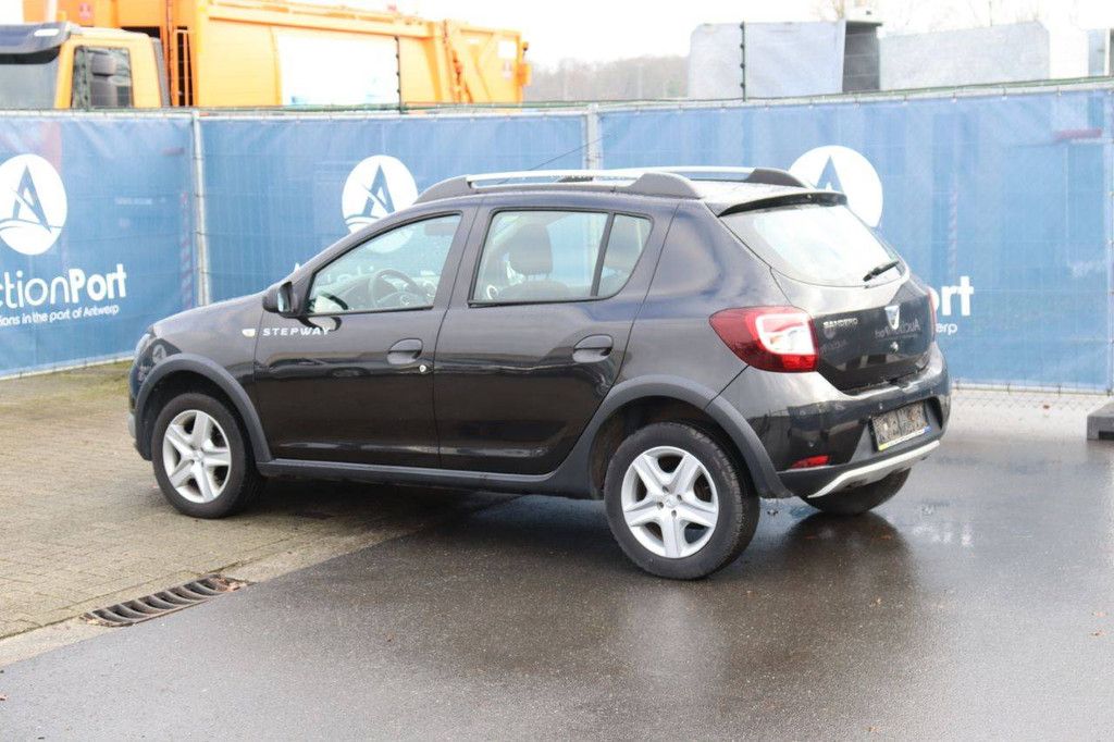 Pkw Dacia Sandero Benzin 90 PS 2015 (Marge)