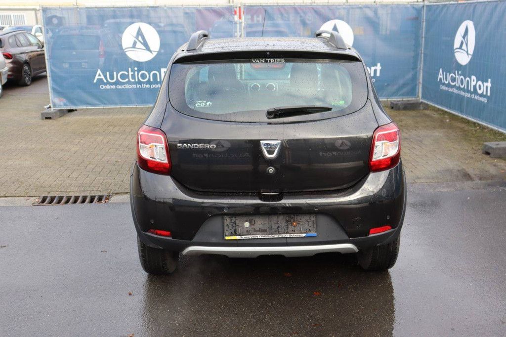 Pkw Dacia Sandero Benzin 90 PS 2015 (Marge)