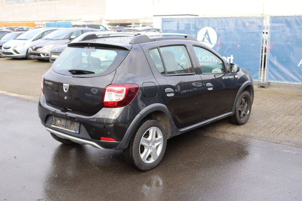 Pkw Dacia Sandero Benzin 90 PS 2015 (Marge)