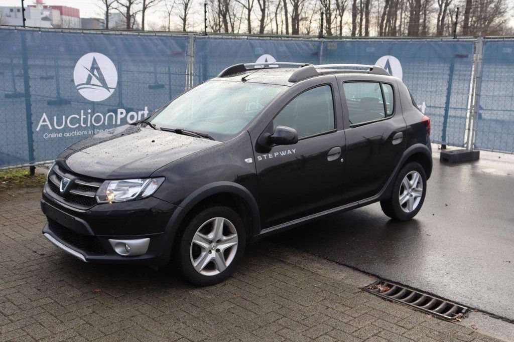 Pkw Dacia Sandero Benzin 90 PS 2015 (Marge)