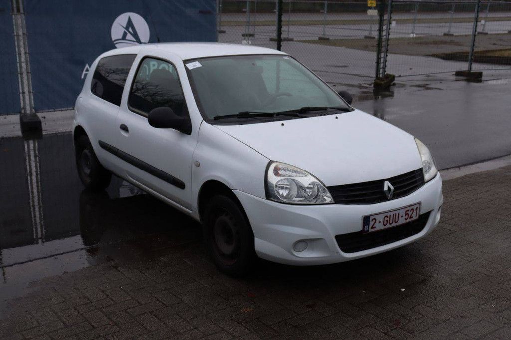 Passenger car Renault Clio Petrol 59 hp 2009 (Margin)