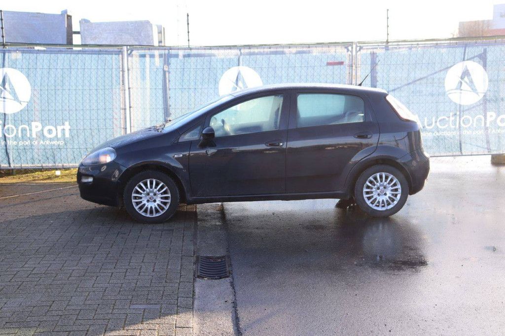 Pkw Fiat Punto Benzin 69 PS 2013 (Marge)