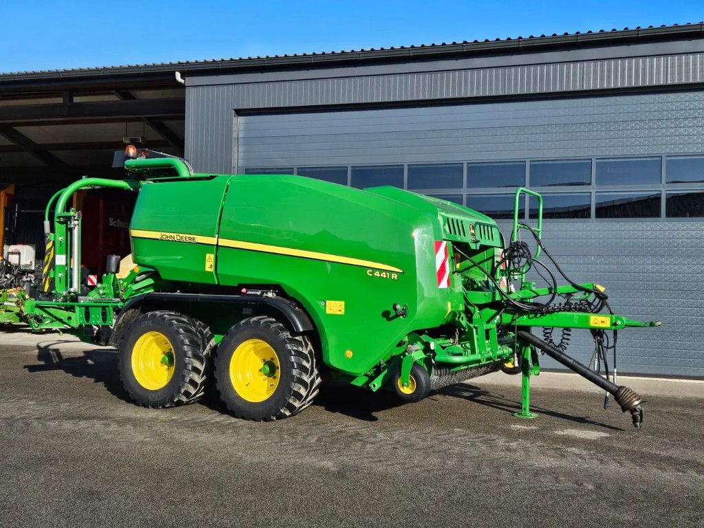 John Deere C441R