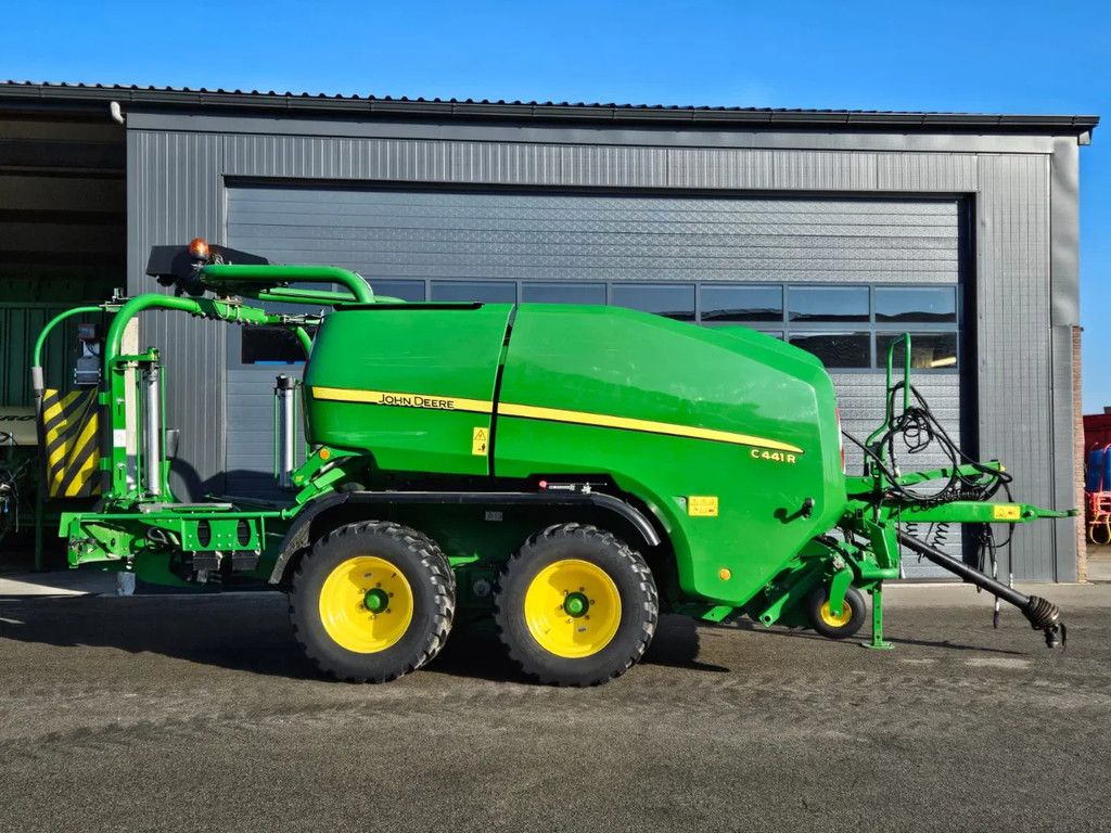 John Deere C441R