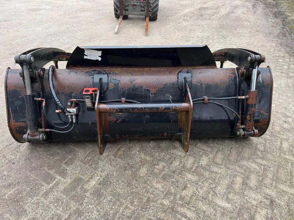 Manitou Pelikaanbak Manitou 2.4meter