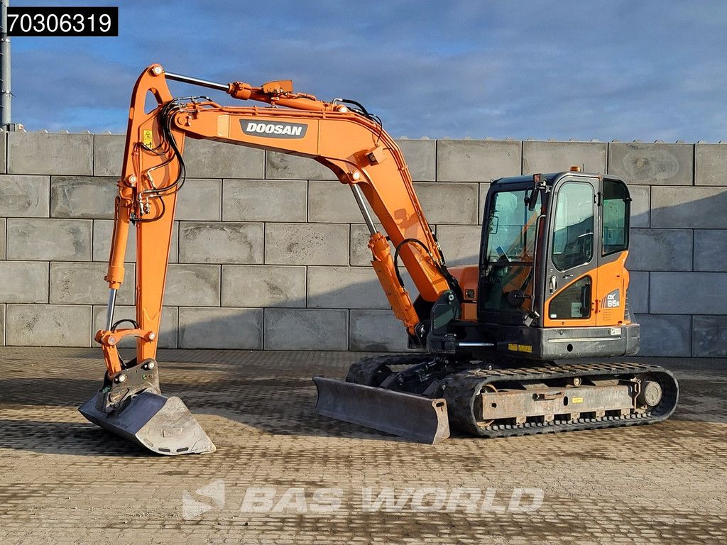 Doosan DX85 R-3 A/C - 3 Buckets