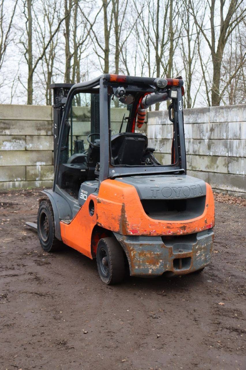 Forklift Toyota 52-8FDF30 Diesel 3000kg 4.3m 2015