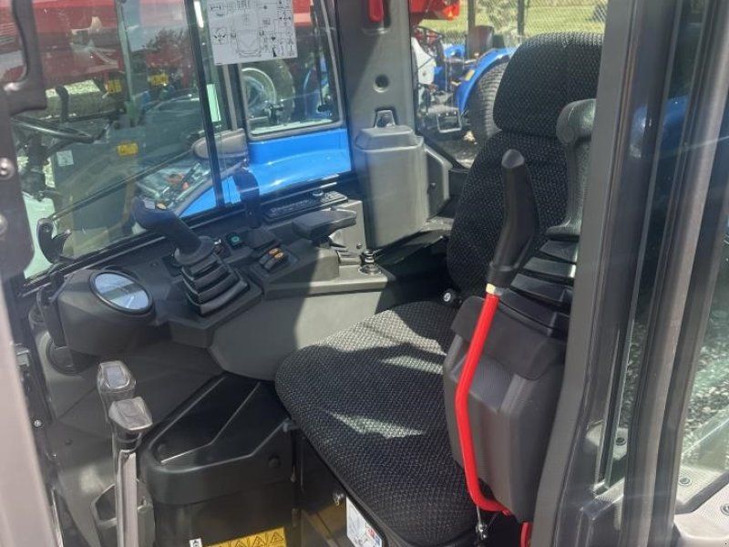 New Holland E19D CAB AG