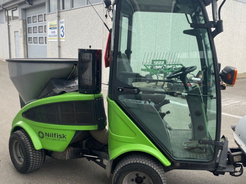 Egholm 2250 Inkl. kost og saltspreder