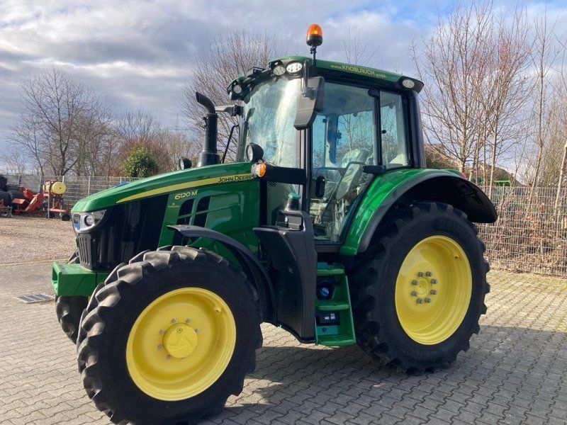 John Deere 6120M
