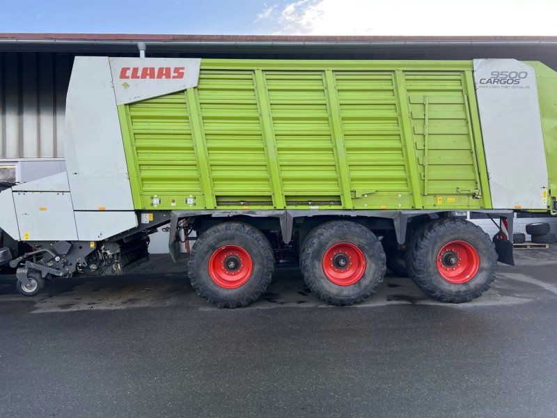 Claas Cargos 9500 Tridem auch mit Dosierwalzen zu haben