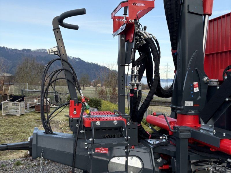 BEHA Rückewagen V1200 mit 7870 Kran, 4-Rad Druckluft, Stehplatz, Eige