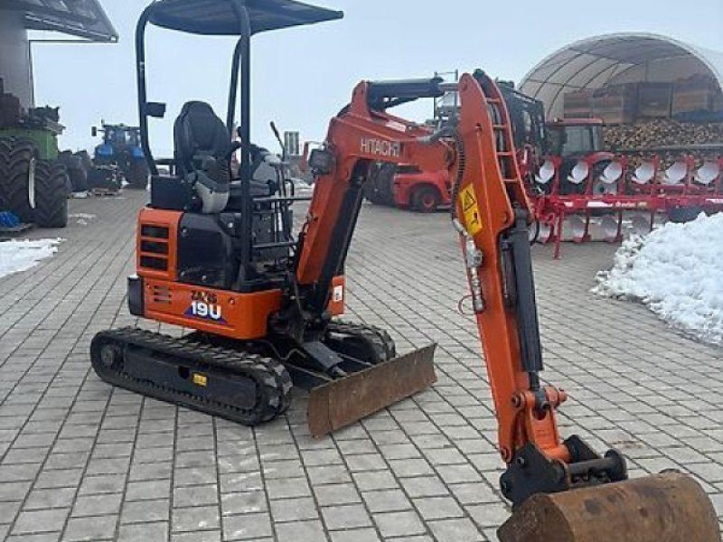 Hitachi ZX19U-6 Y / Minibagger / / 575 Stunden / 1,9 to