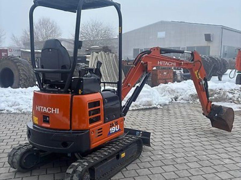 Hitachi ZX19U-6 Y / Minibagger / / 575 Stunden / 1,9 to