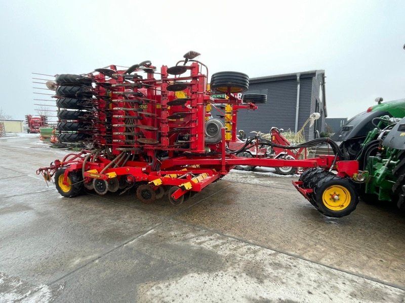 Väderstad Rapid RDA 600 mit Befüllschnecke