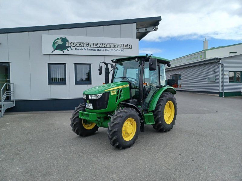 John Deere 5058E