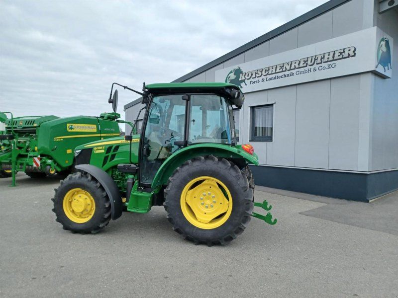 John Deere 5058E