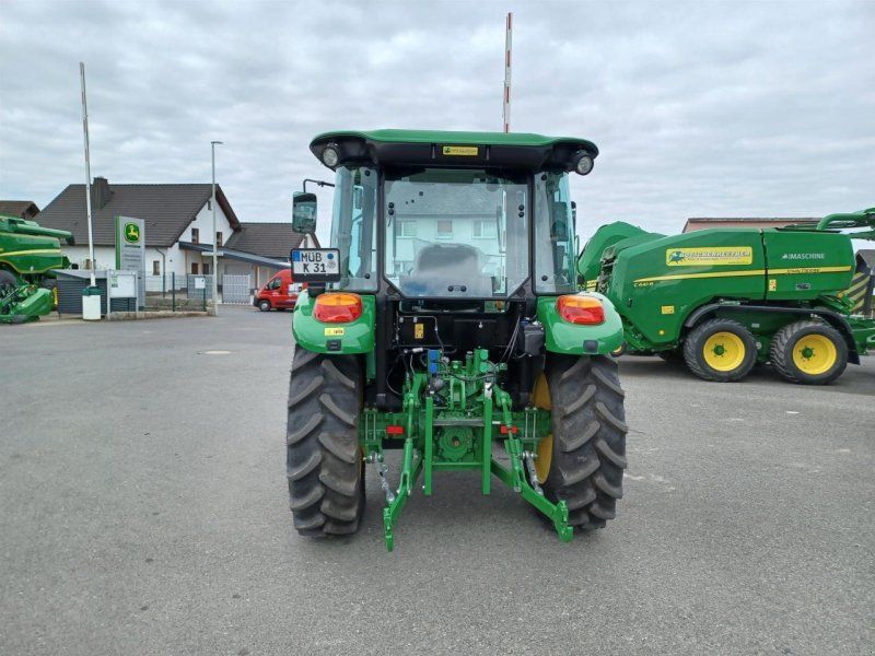 John Deere 5058E
