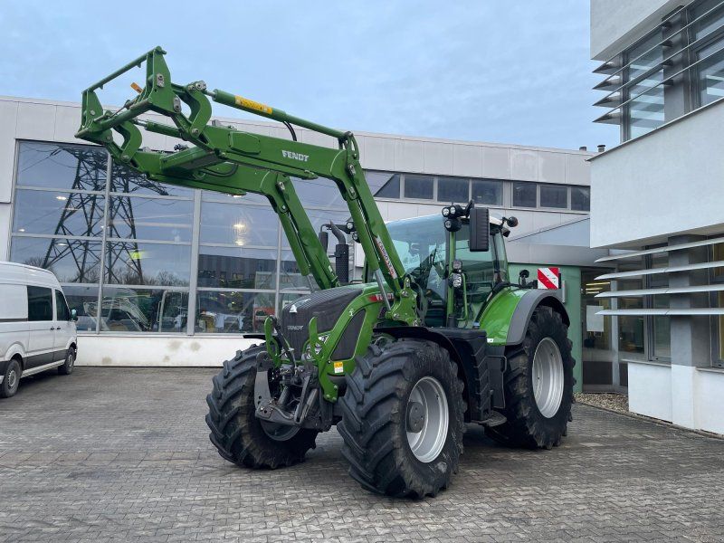 Fendt 724 Vario mit Frontlader