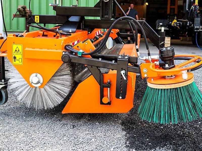 Pronar ZM 2000  2 m + Seitenbesen