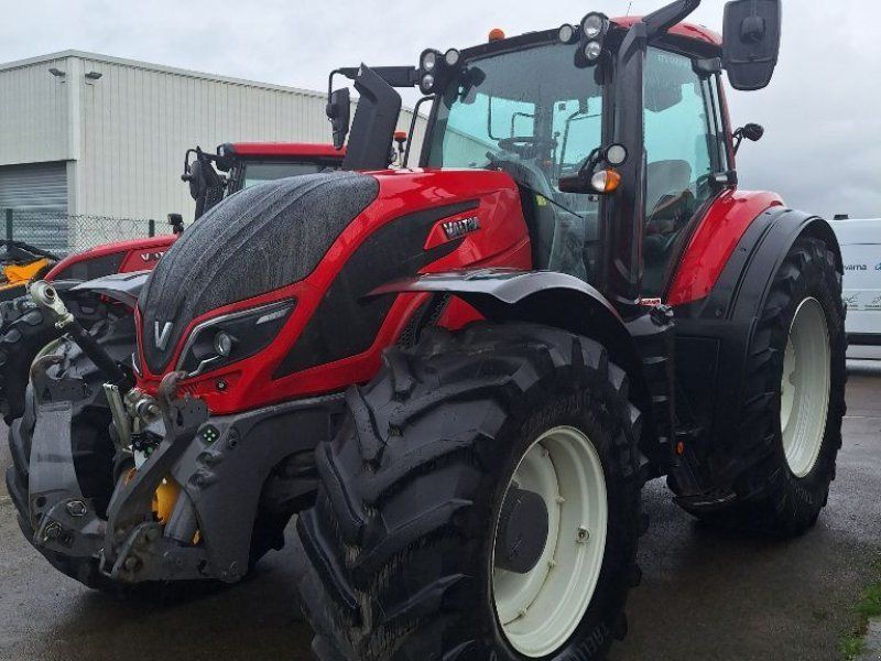 Valtra T214V