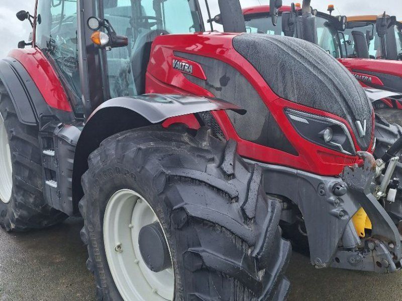 Valtra T214V