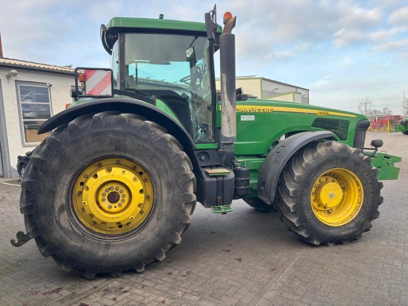 John Deere 8320