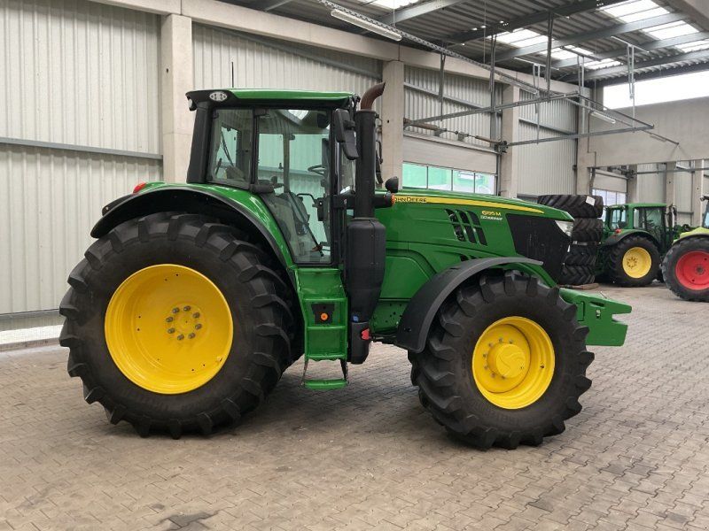 John Deere 6195M