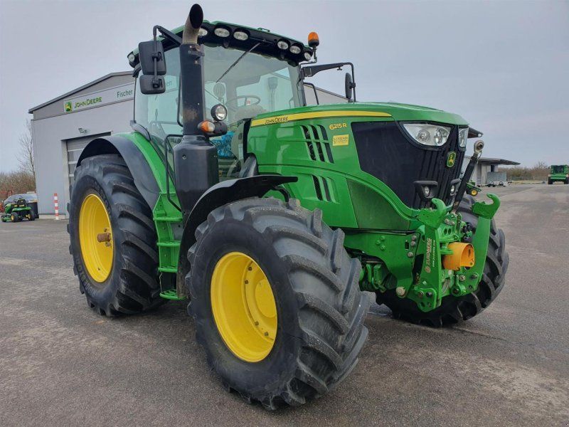 John Deere 6215R