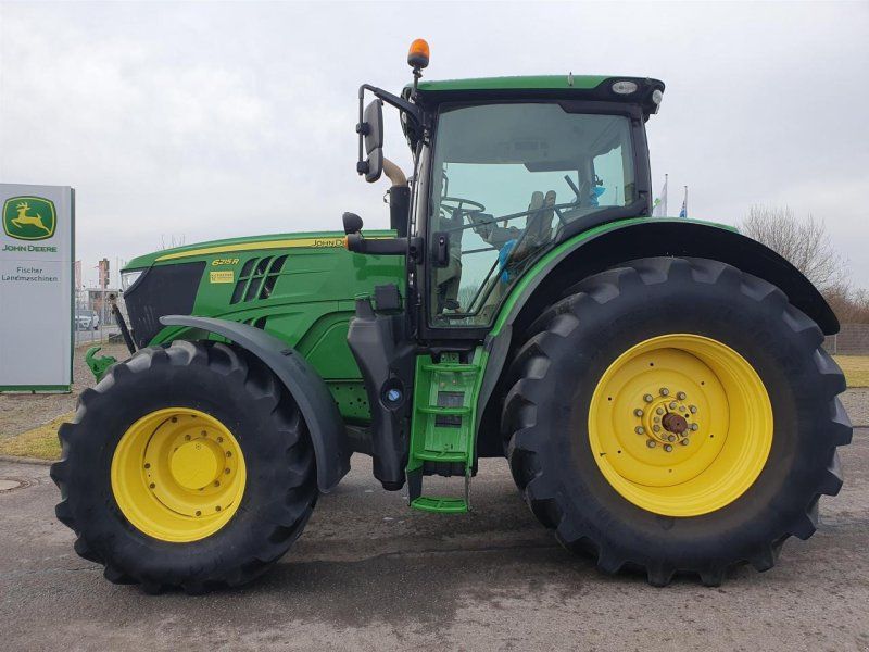 John Deere 6215R