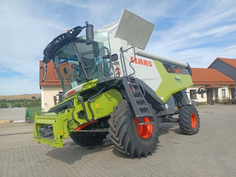 Claas Trion 750 Montana + V 770