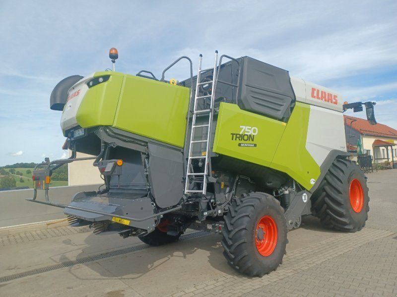Claas Trion 750 Montana + V 770
