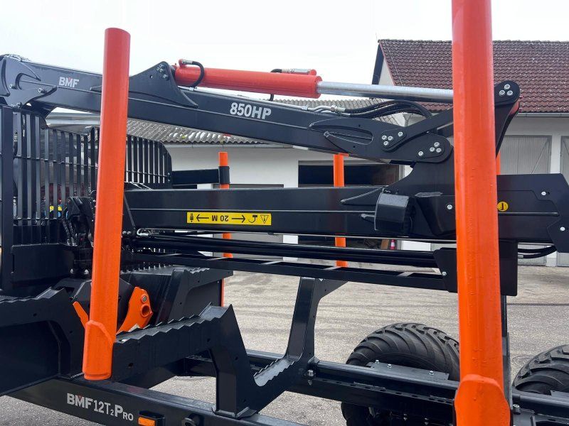 BMF 12T2 mit 850 HP Kran